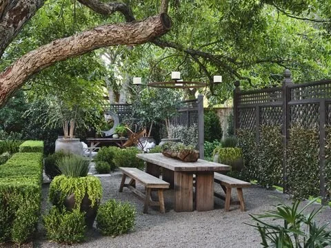  Design: “Treillage Garden”,  Outside   // Photo:  Stephen Karlisch  