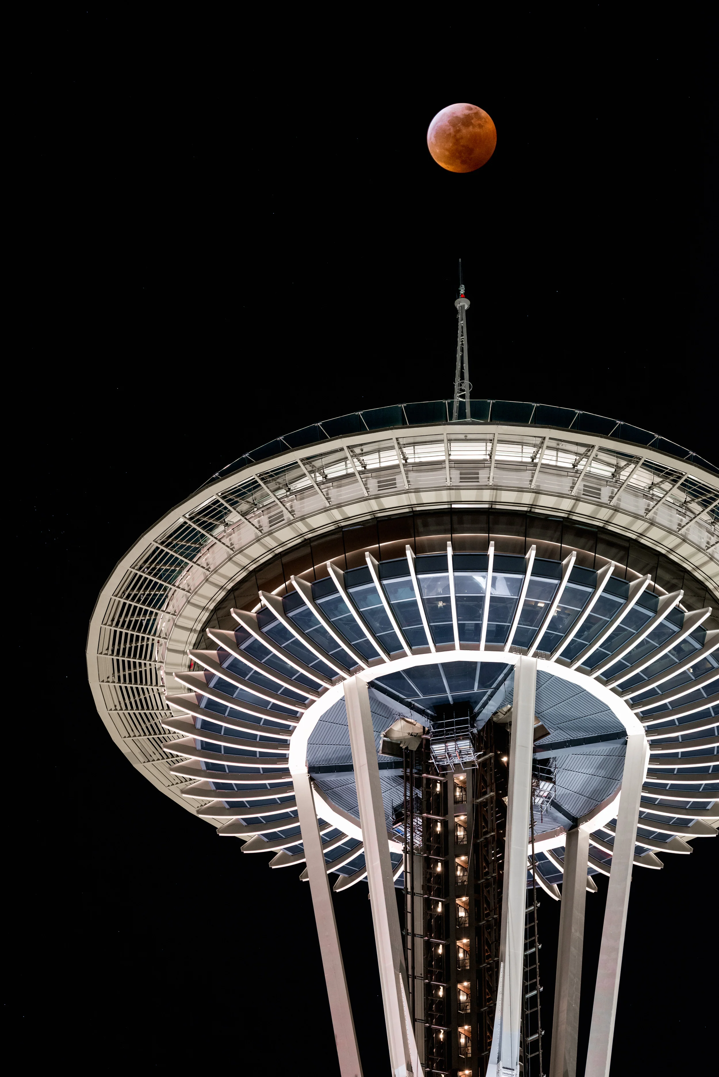 Blood-Moon-Space-Needle-Seattle-Jan-20-2019.jpg