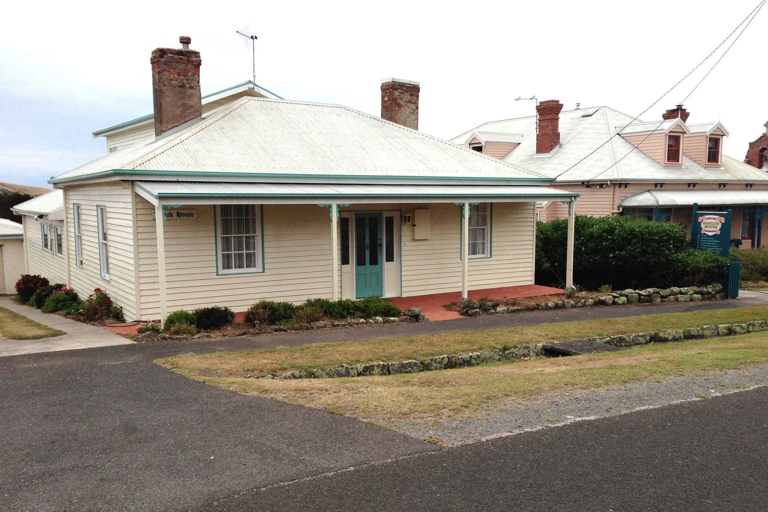 Fig 28: A typical neighbourhood street showing good connections between the house and the verge and the presence of a footpath