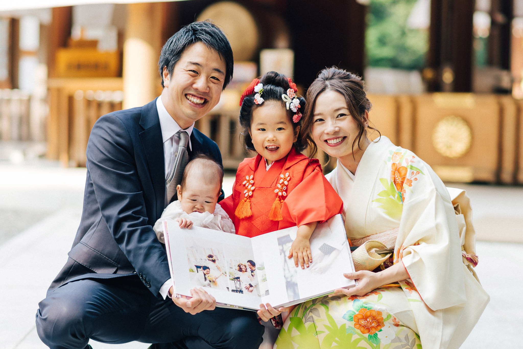 結婚式の時にはママのお腹の中にいた子が七五三を迎え、その記念の撮影を依頼されて元新郎新婦と再会。