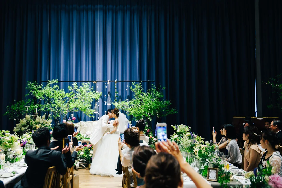 ベイサイド迎賓館ベランダ みなとみらい で結婚式 ウェディングカメラマン クッポグラフィー 結婚式の写真撮影 ブライダルフォト