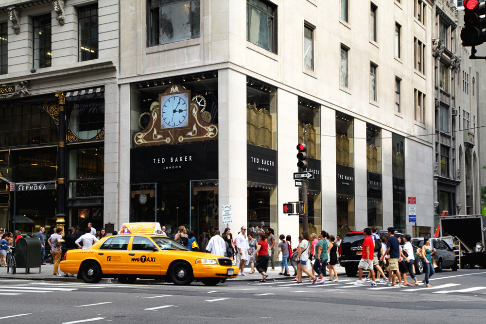 Luke-Thompson_Ted-Baker-5th-Avenue_01