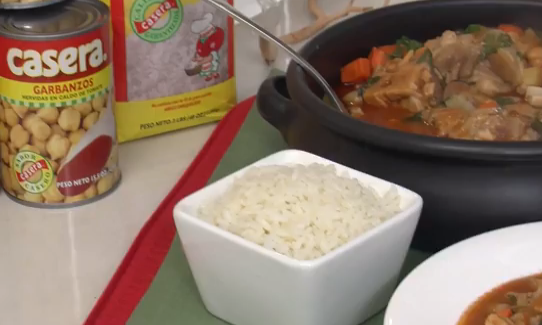 Casuela de garbanzos Casera con patitas de cerdo