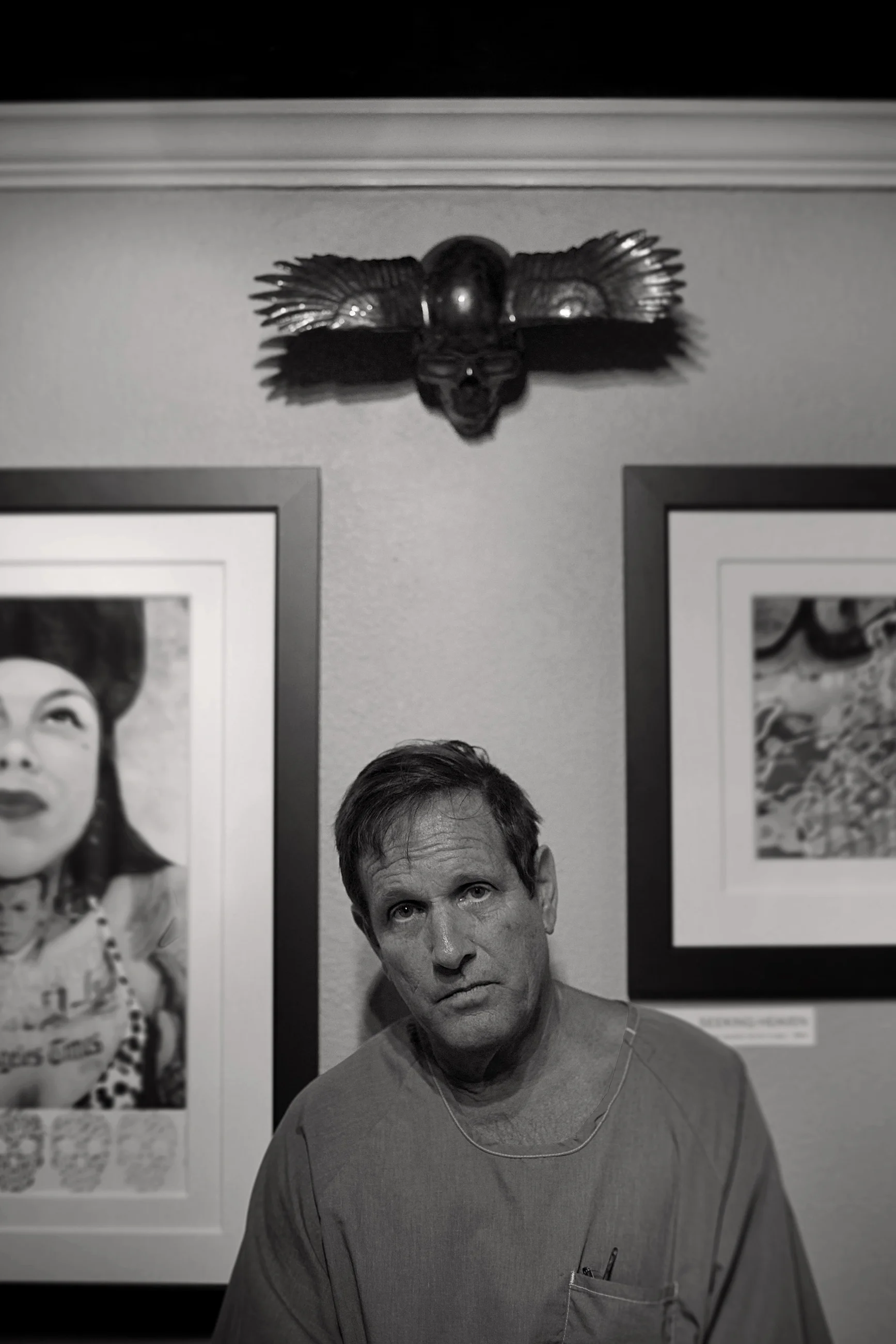 Ricky-J-Hernandez-com-photo-of-Gregg-Stone-at-Laguna-Ink-Spot-and-gallerry-in-Laguna-beach-California-CA-Art-walk-RJH_2892_.jpg