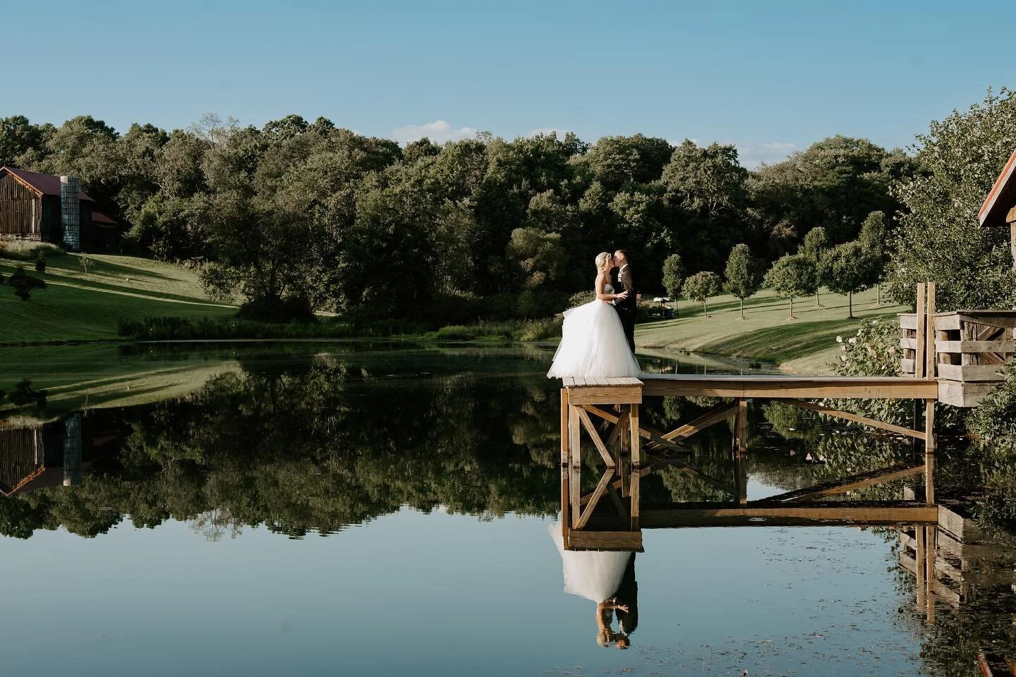 Saturday with Erin &amp; Eli🖤 

Couldn&rsquo;t help but give this reflection shot its own post😍