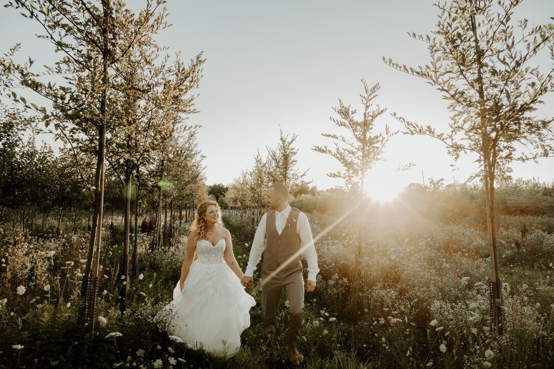 Making my way through Katelyn &amp; Kevin&rsquo;s gorgeous wedding day on what I will always consider THE FIRST DAY OF FALL🥰🖤​​​​​​​​ Happy September people😘🍂🍁
​​​​​​​​
​​​​​​​​
​​​​​​​​
​​​​​​​​
#adventureelopement #adventureelopementphotograph