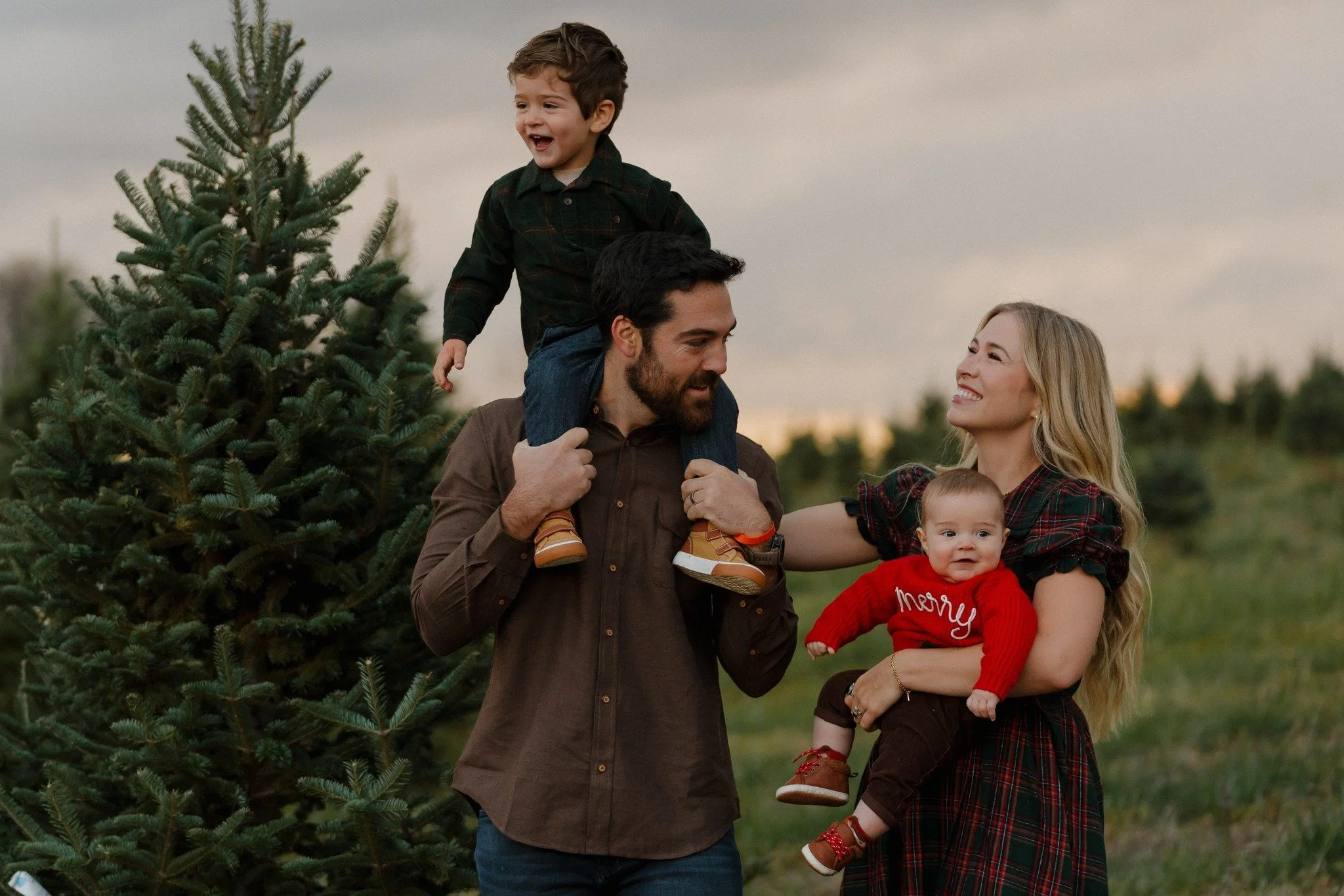 First Monday of the new year and feeling excited for whats to come this year! Spent most of December editing, getting over multiple flus and illnesses, and having the best holiday with my guys. I'm definitely a little behind on all the posting, so he