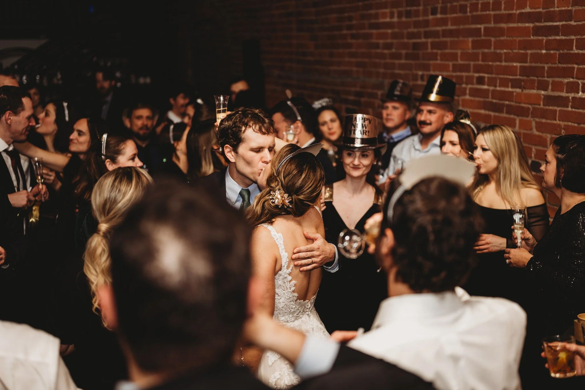 Is there a better way to ring in the new year than your wedding reception?? 🍾🥂✨