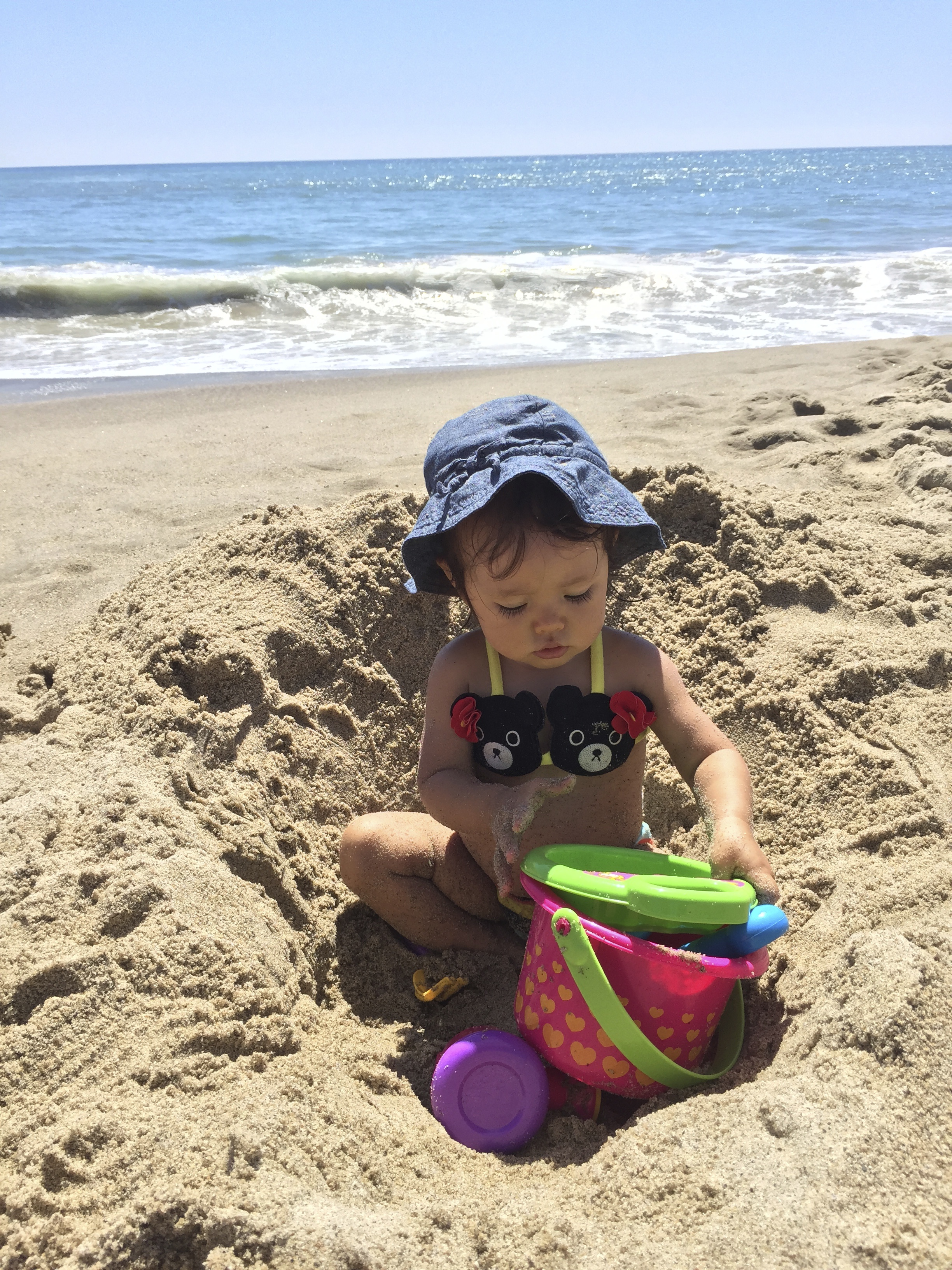 2015年の夏、よく夏に行きました。娘は海が大好き!