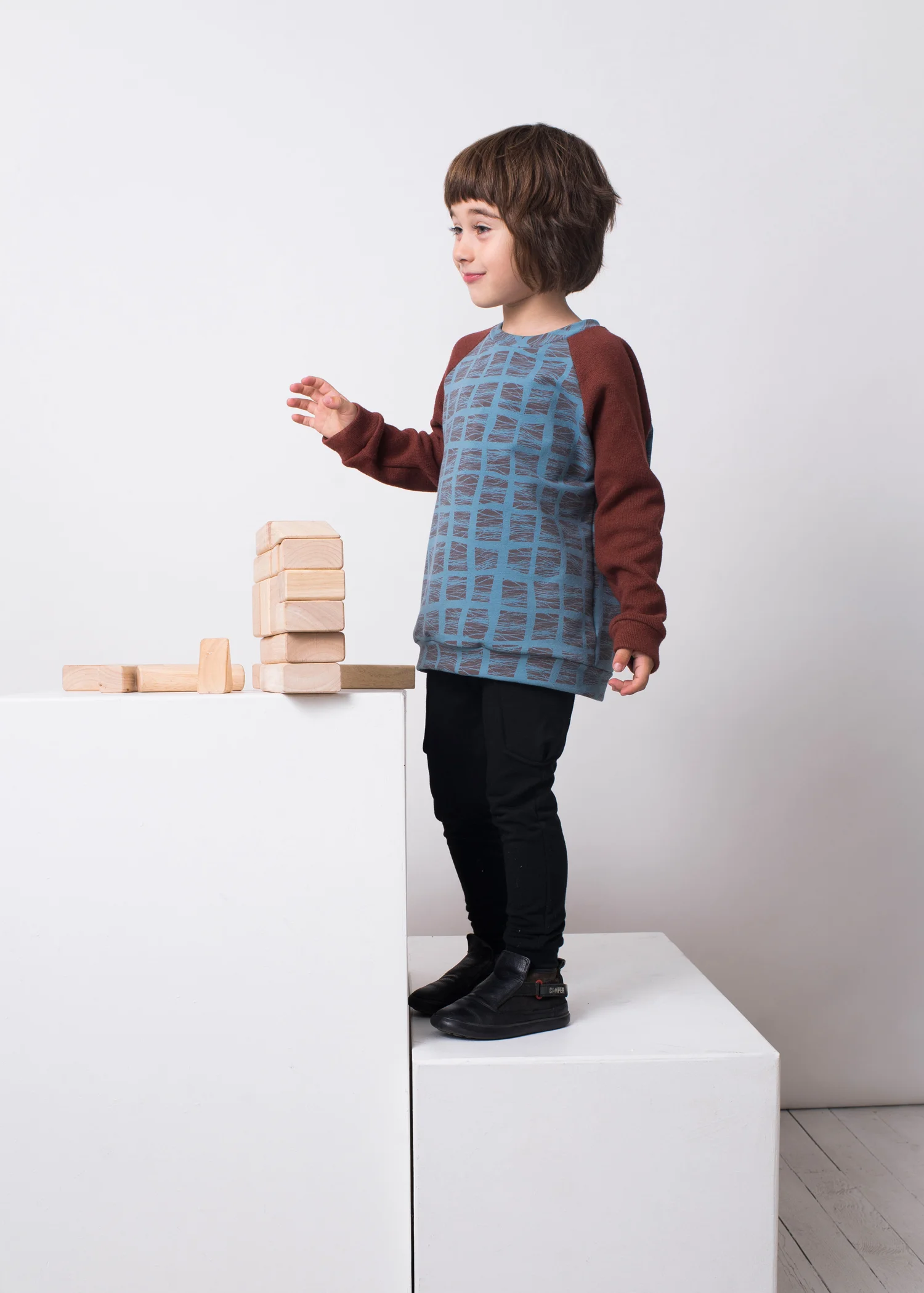 Kids_RaglanSweatshirt_blue.jpg