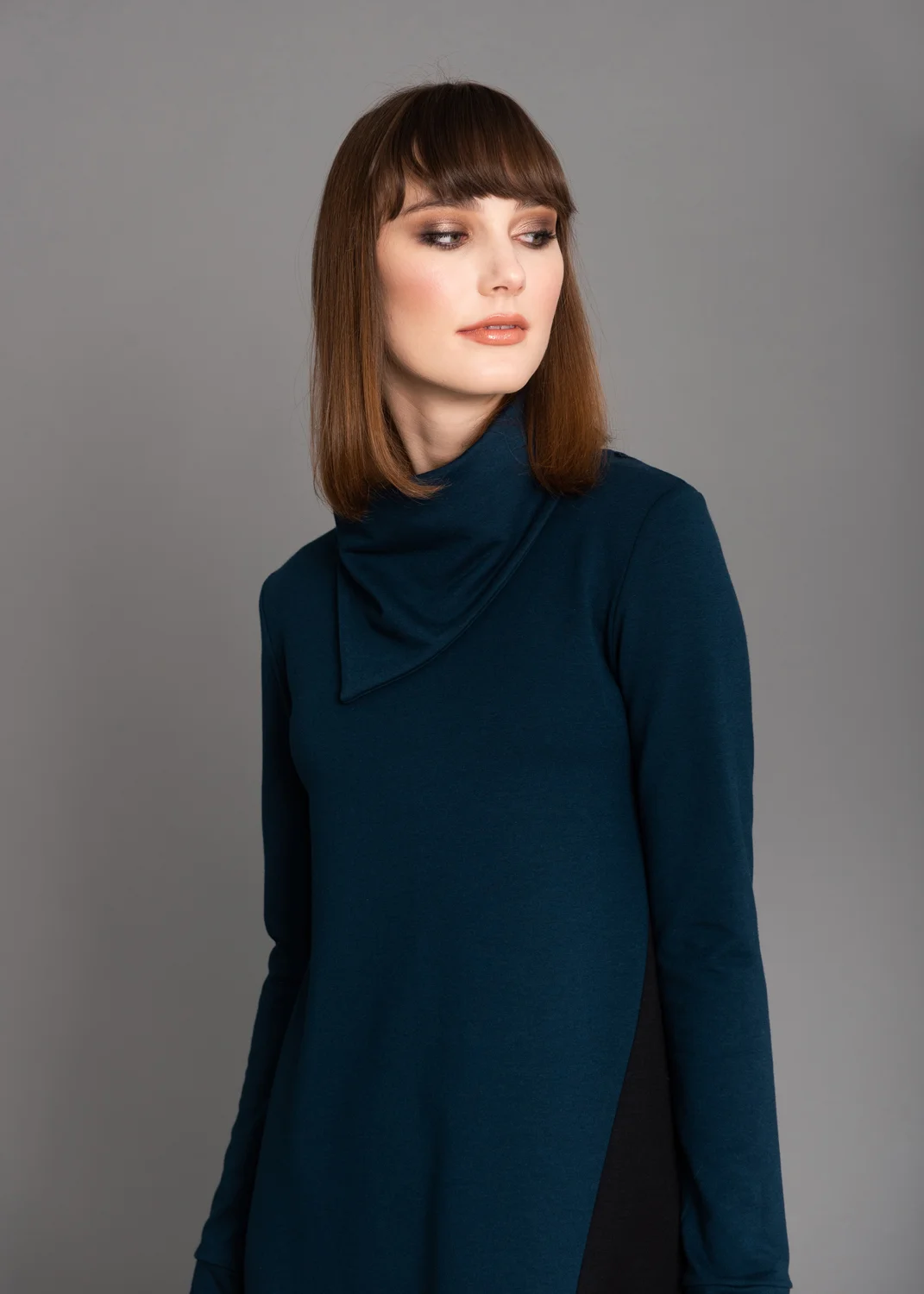 KL_Isosceles_close_collar.jpg
