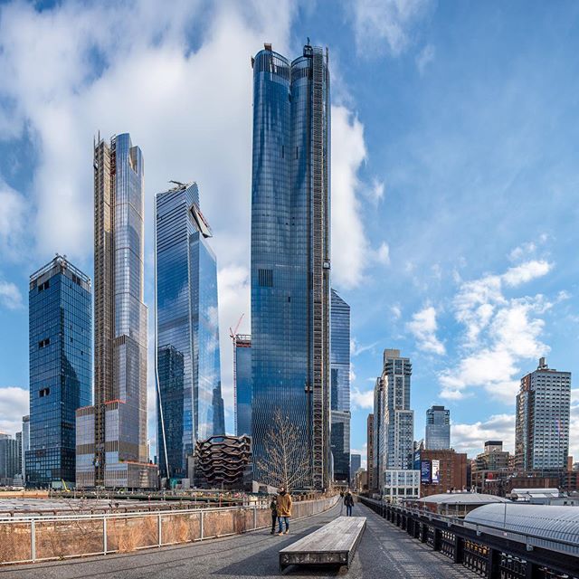 New additions to NYC skyline, from left to right:
55 Hudson Yards by @kohnpedersonfox and @rochedinkeloo

35 Hudson Yards by David Childs @skidmoreowingsmerrill

30 Hudson Yards by @kohnpedersonfox

Vessel by #thomasheatherwick

50 Hudson Yards by @f