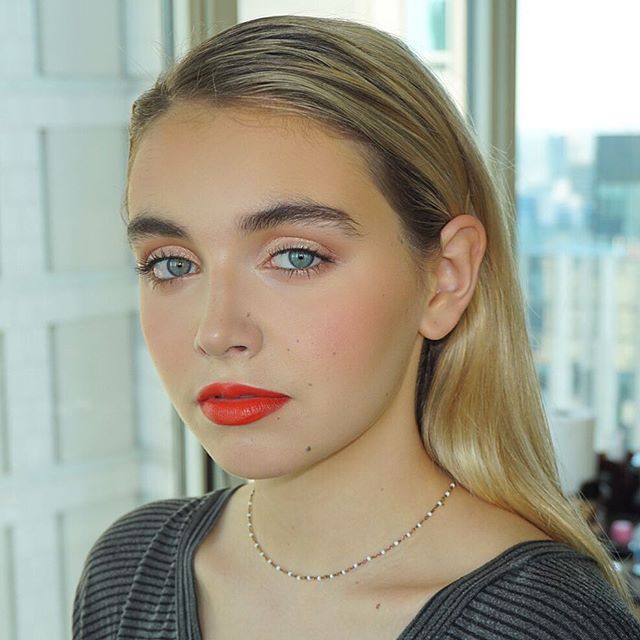 some #redcarpet glamour for the #greysidewalks @chloeskoczen 
This classic look was created with @colourpopcosmetics #dreamstpalette on the eyes (the secret is no eyeliner but LOTS mascara, which is @lorealmakeup ) and @maccosmetics #lipmix in #red a