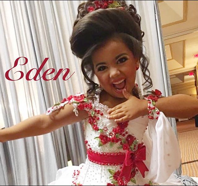 Eden is ready to hit the stage and rock it out with her Unity Smile~! #pageantflipper #pageantsmile #unitysmile #pageantgirl #shareyoursmile