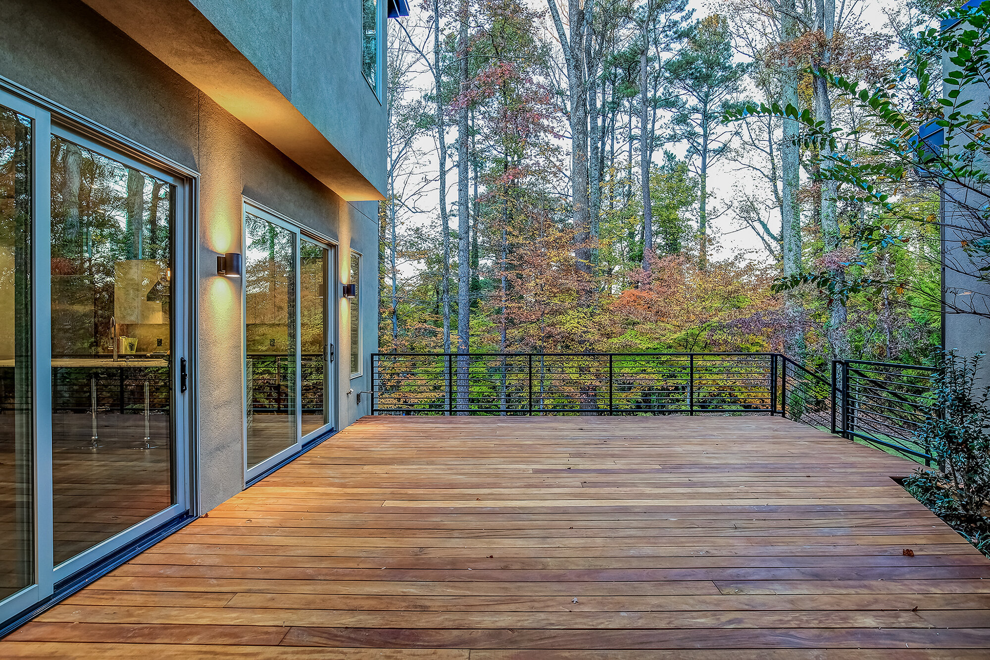 12-modern-cedar-deck.jpg