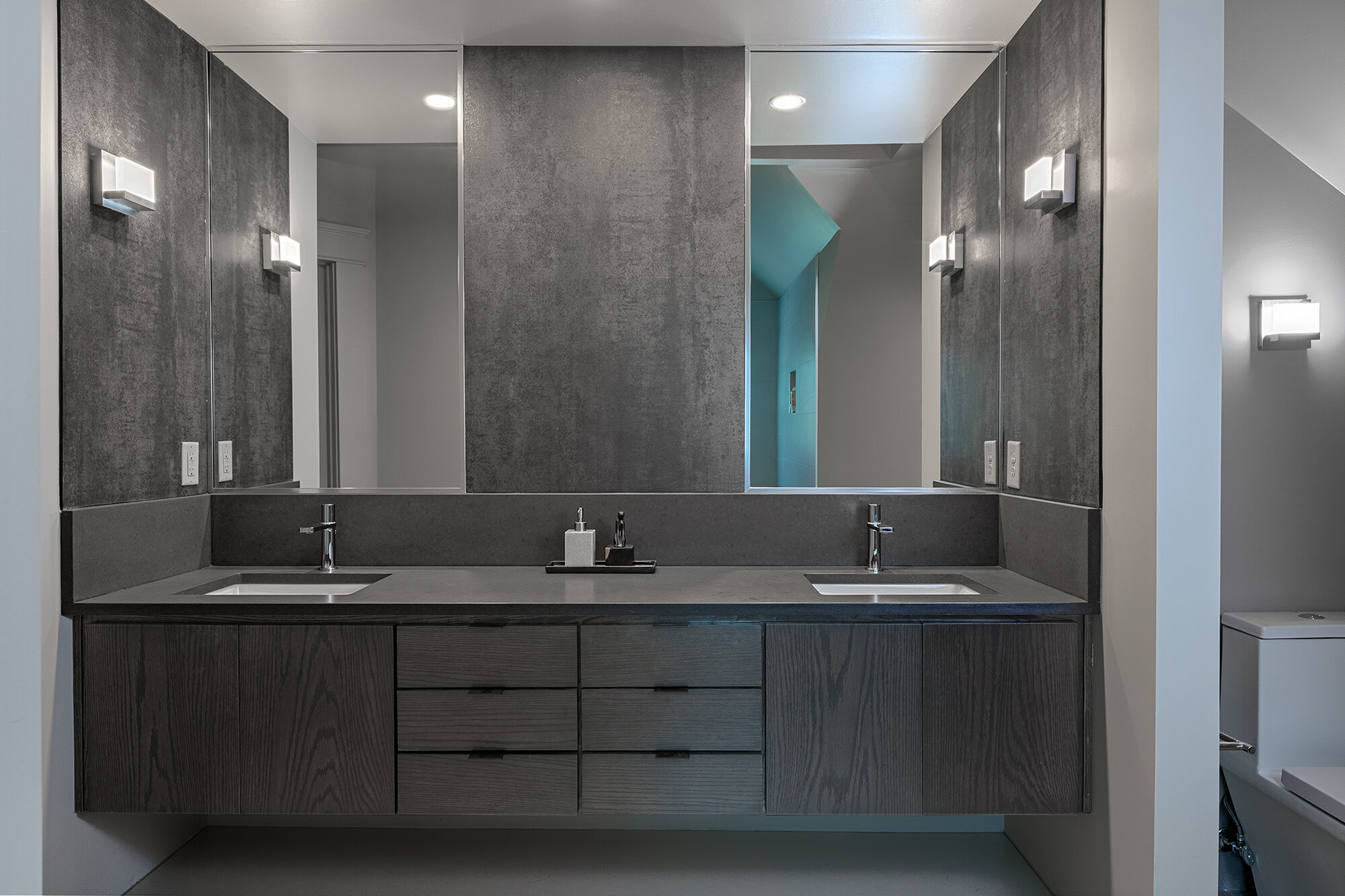 11 Modern Bath Interior Design.jpg