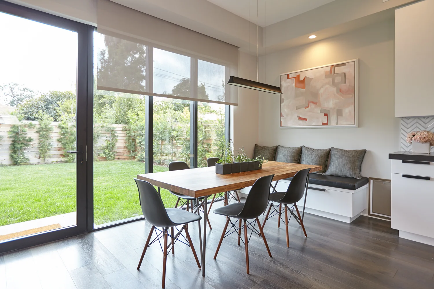 Ilona-House-07-Kitchen-Table-1500x1000.jpg