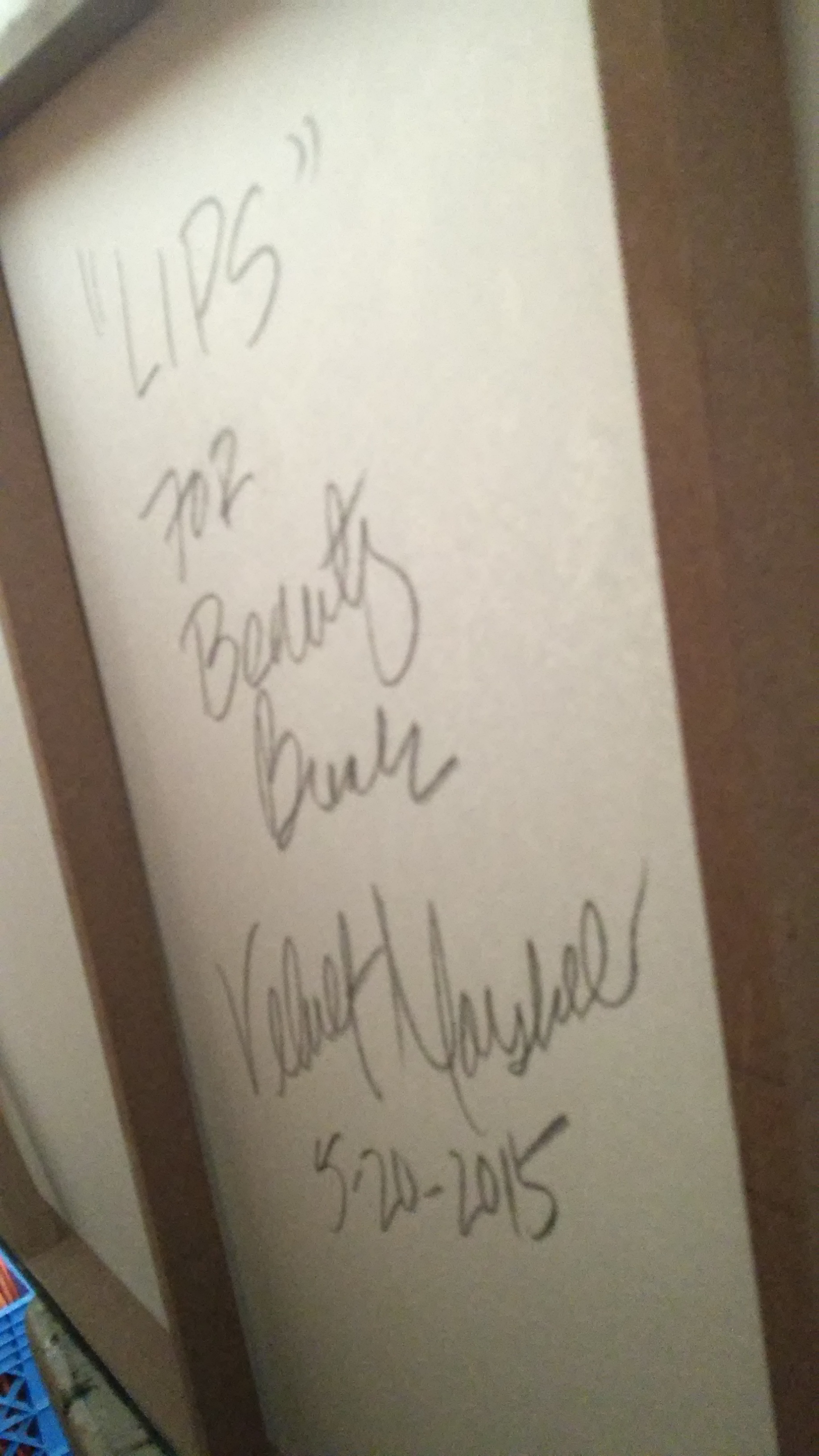 "LIPS" signed for Beauty Break