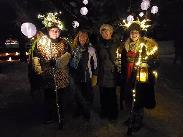 #luminaria2019 with the mama. The best part was watching the cool kids in skinny jeans with ripped knees freeze. Also, the lights were nice.
.
.
#wintersprites #creaturesoftheforest #yegwinter #yeg #luminaria