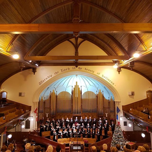 The many moods of Christmas with @greenwoodsingers and Cherie ❤
.
.
#themanymoodsofchristmas #greenwoodsingers #choralmusic #yeglivemusic #christmascarols #yeg #choirlife