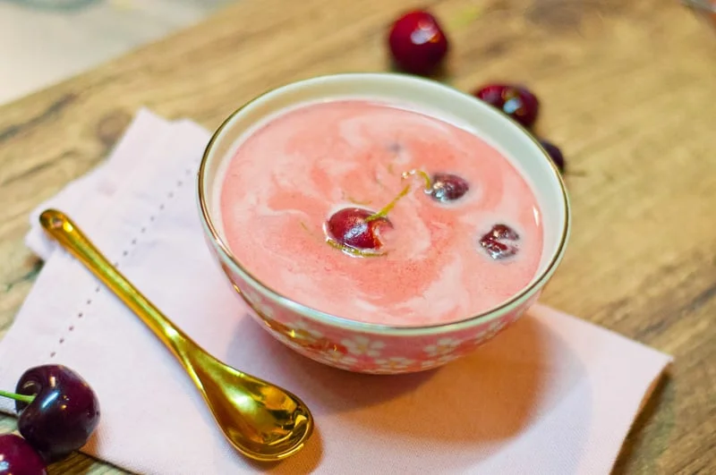 Sopa surpreendente de cereja