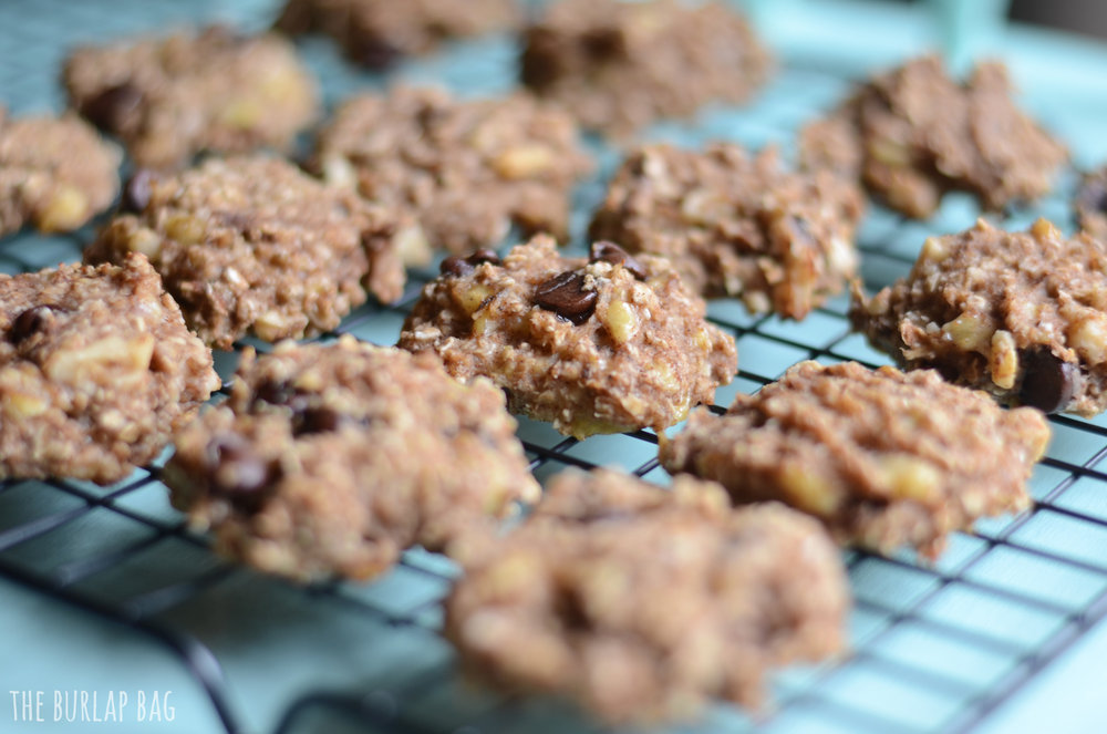 Healthy Breakfast Cookies (made with just bananas and oats!) -- Quick, fast and easy breakfast recipe ideas for a crowd (brunches and potlucks)! Some of these are make ahead, some are healthy, and some are simply amazing! Everything from eggs to crockpot casseroles! Your mornings just got a little better. Listotic.com
