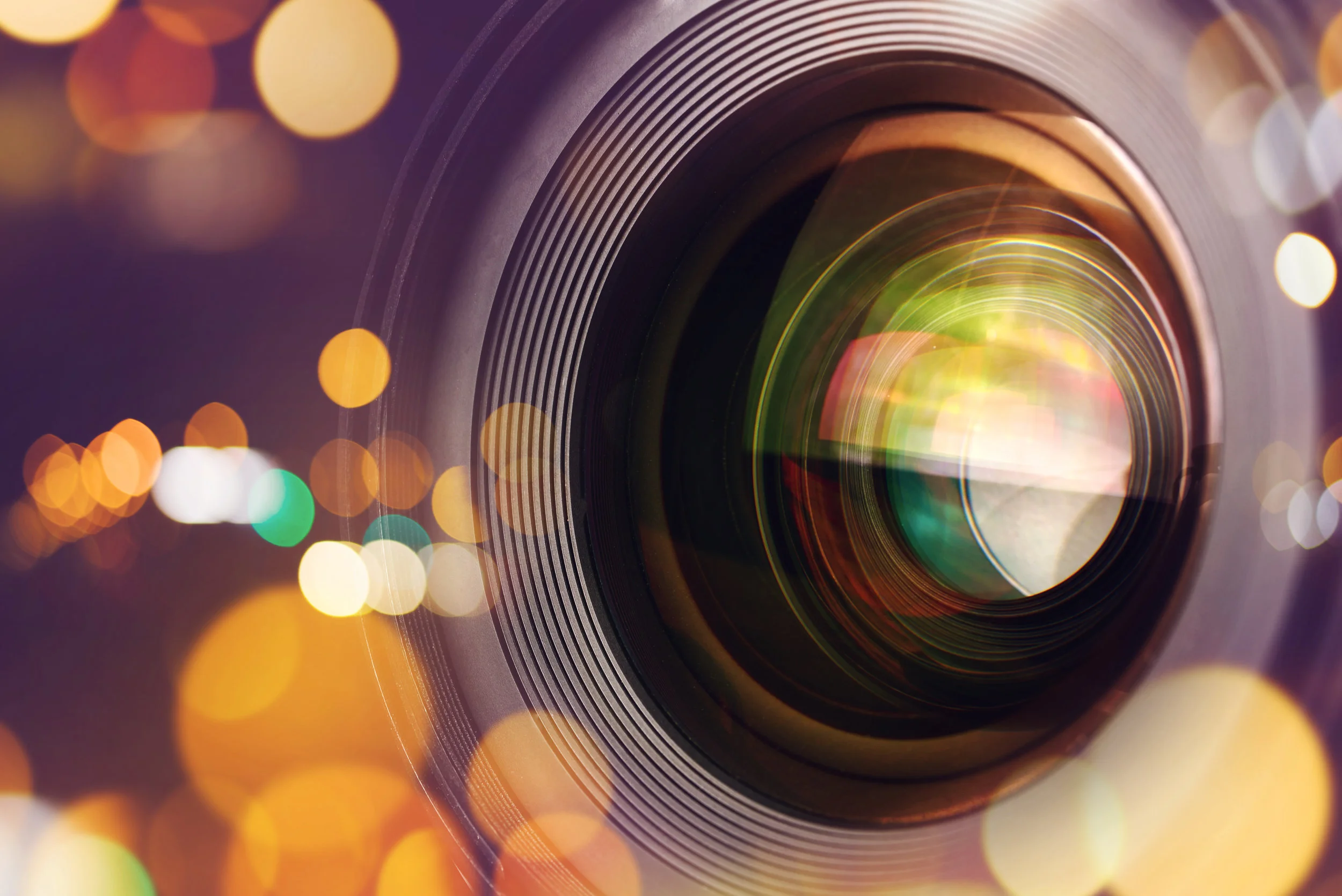 Photographic-camera-lens-with-bokeh-light-499201764_5500x3672.jpeg