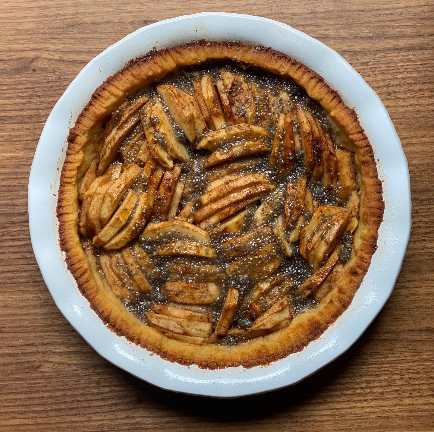 Have you been apple picking yet? 
I still can&rsquo;t get over these beautiful fall colors!!! 
I picked lots of apples, and have been eating way too many 🍎 a day..
and this week&rsquo;s yummy treat was my favorite &mdash;&gt;APPLE tart.. with a scoo