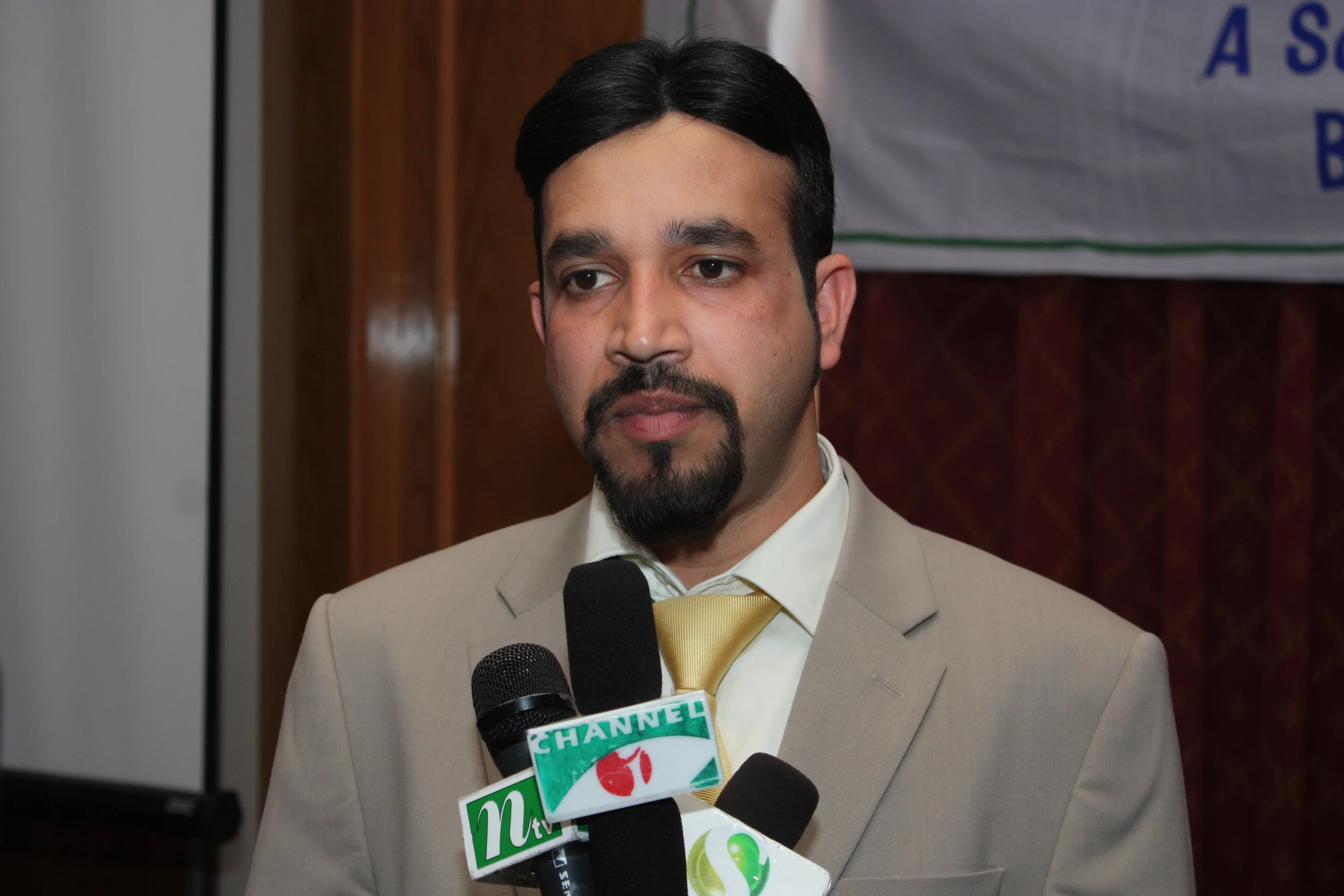  Secretary of the UK Committee, M.A Sayeed, giving a statement to the media 