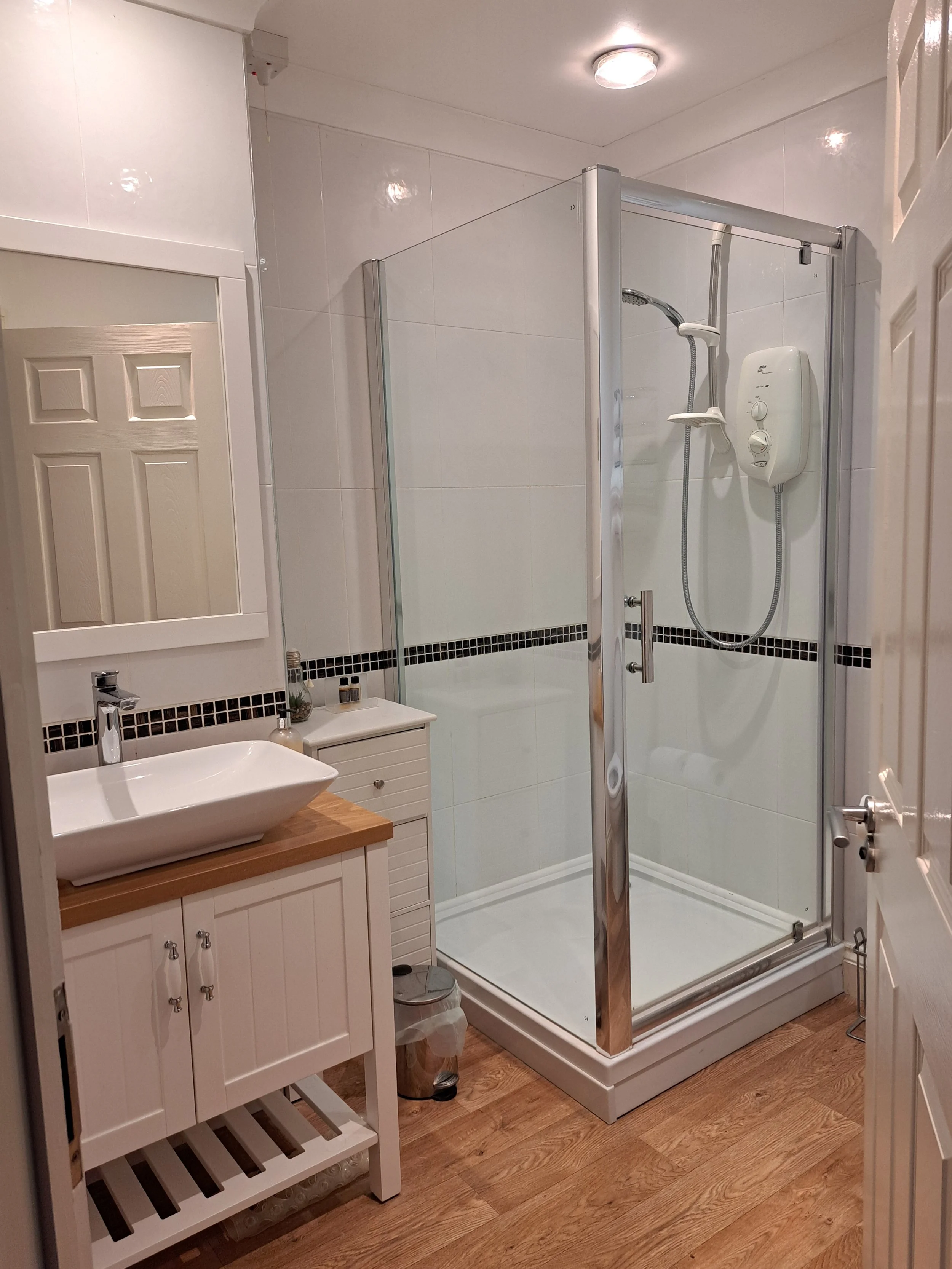 Maple Ensuite.jpg
