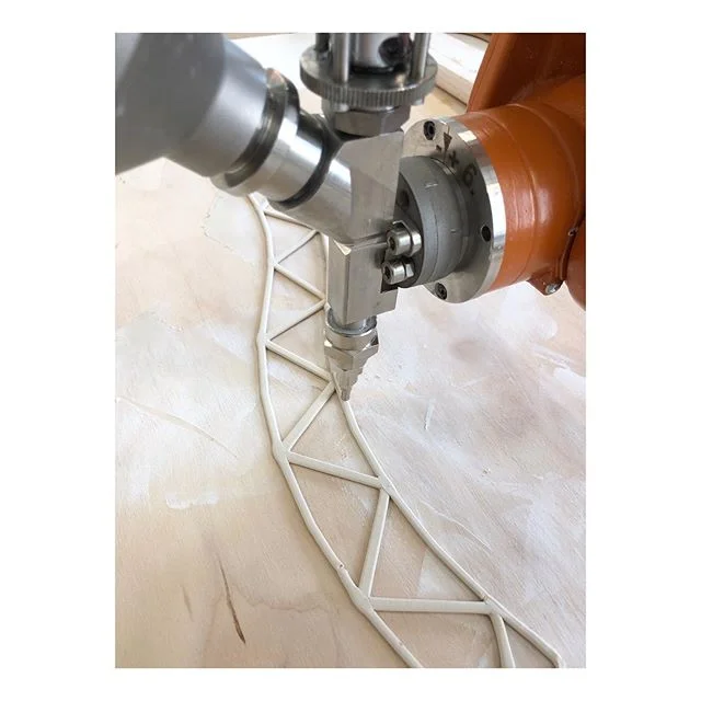 Studio work..work in progress using parametric design and material research for architectural applications inspired by nature 🌱 Using our KUKA robot we’re able to print biomaterials using advanced fabrication techniques alongside a biomaterial extrusion system 🤖😀 #kukarobotics #kukaroboticsuk #design #nature #inspiration #art #ceramics #generativedesign #KUKA #industry40 #machinelearning #ai #architecture #science #porcelain #art #sculpture #software #3dprinting #autodesk #wip #experiment #robotics #engineering #sustainability #clay #technology #craft #porcelain