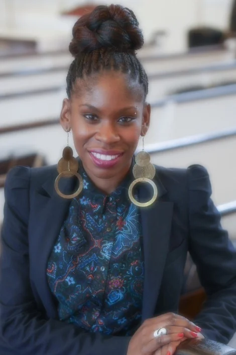 Hodge-Dallaway headshot.PNG