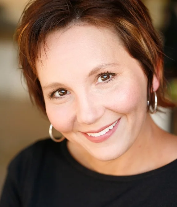 Mellen Headshot.jpg