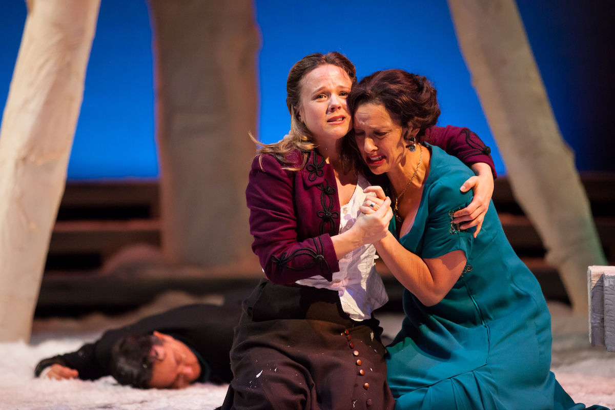 Hamlet: Lenne Klingaman as Hamlet, Mare Trevathan as Gertrude, Rodney Lizcano as Polonius. (Photo credit Jennifer Koskinen)