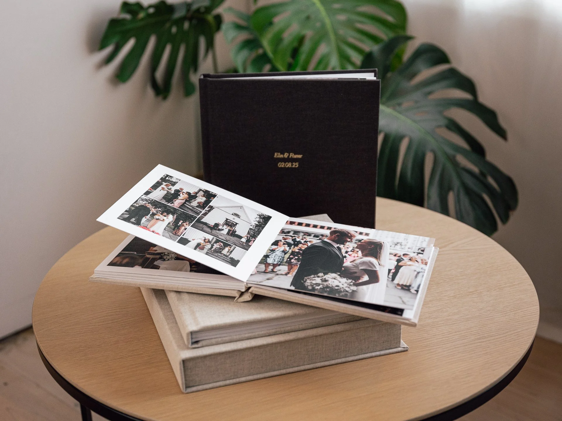 Fotoalbum til bryllupet i Kristiansand i høy kvalitet som sprer glede. Fotograf Sødahl
