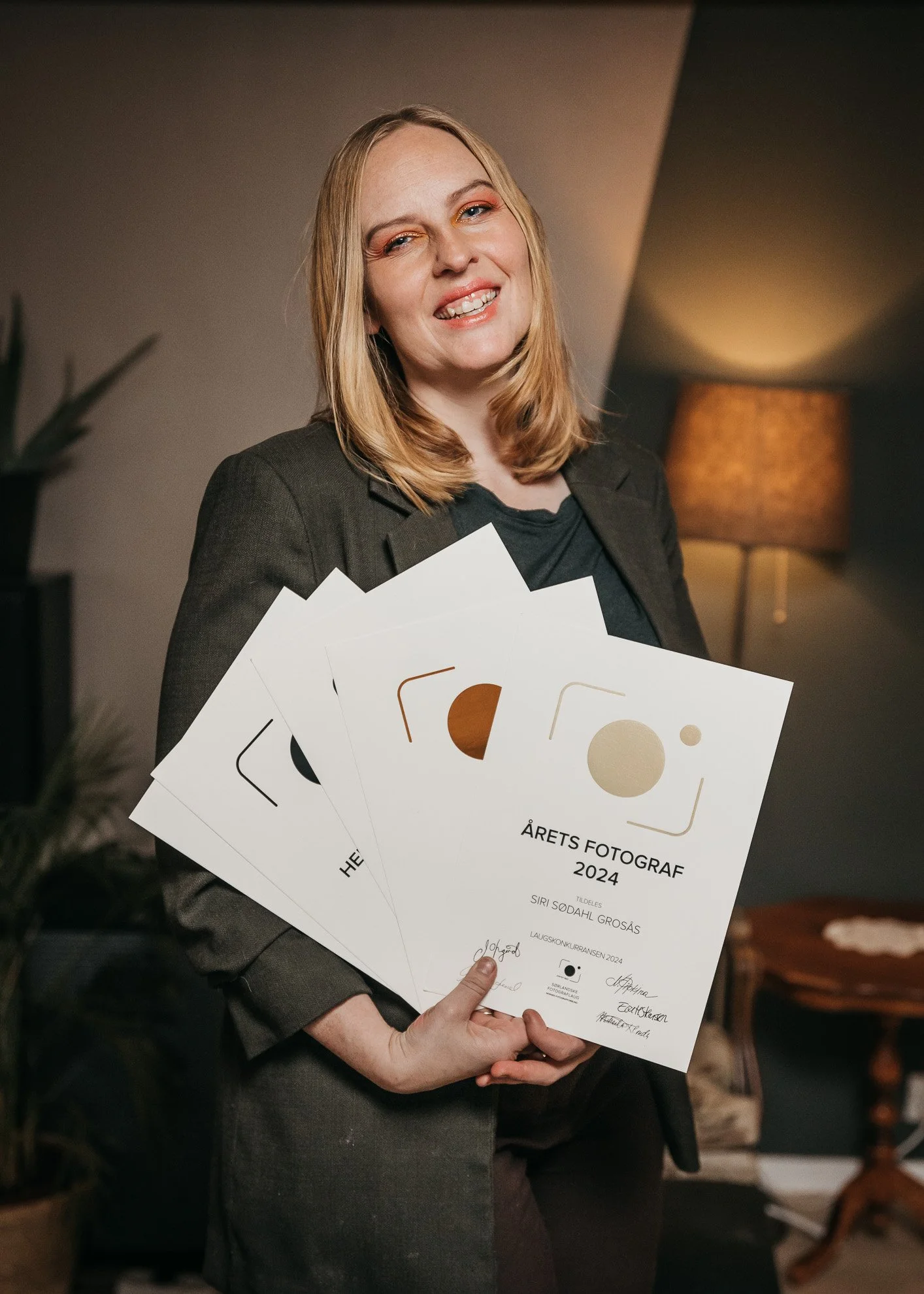 Fotograf Sødahl ble årets fotograf på Sørlandet i 2024. Hun fotograferer bryllup og konfirmasjon i Kristiansand