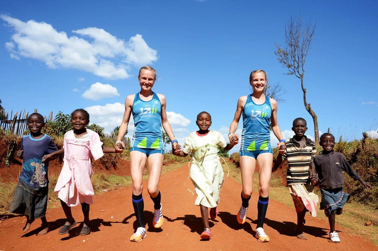 Hahner Zwillinge engagieren sich für Shoe4Africa