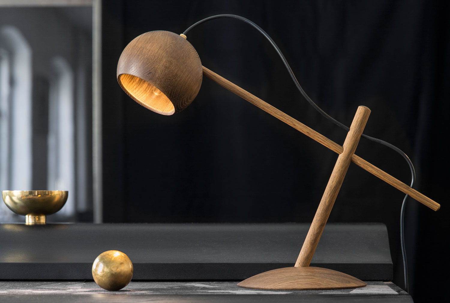 Lune_desk_lamp_01.jpg