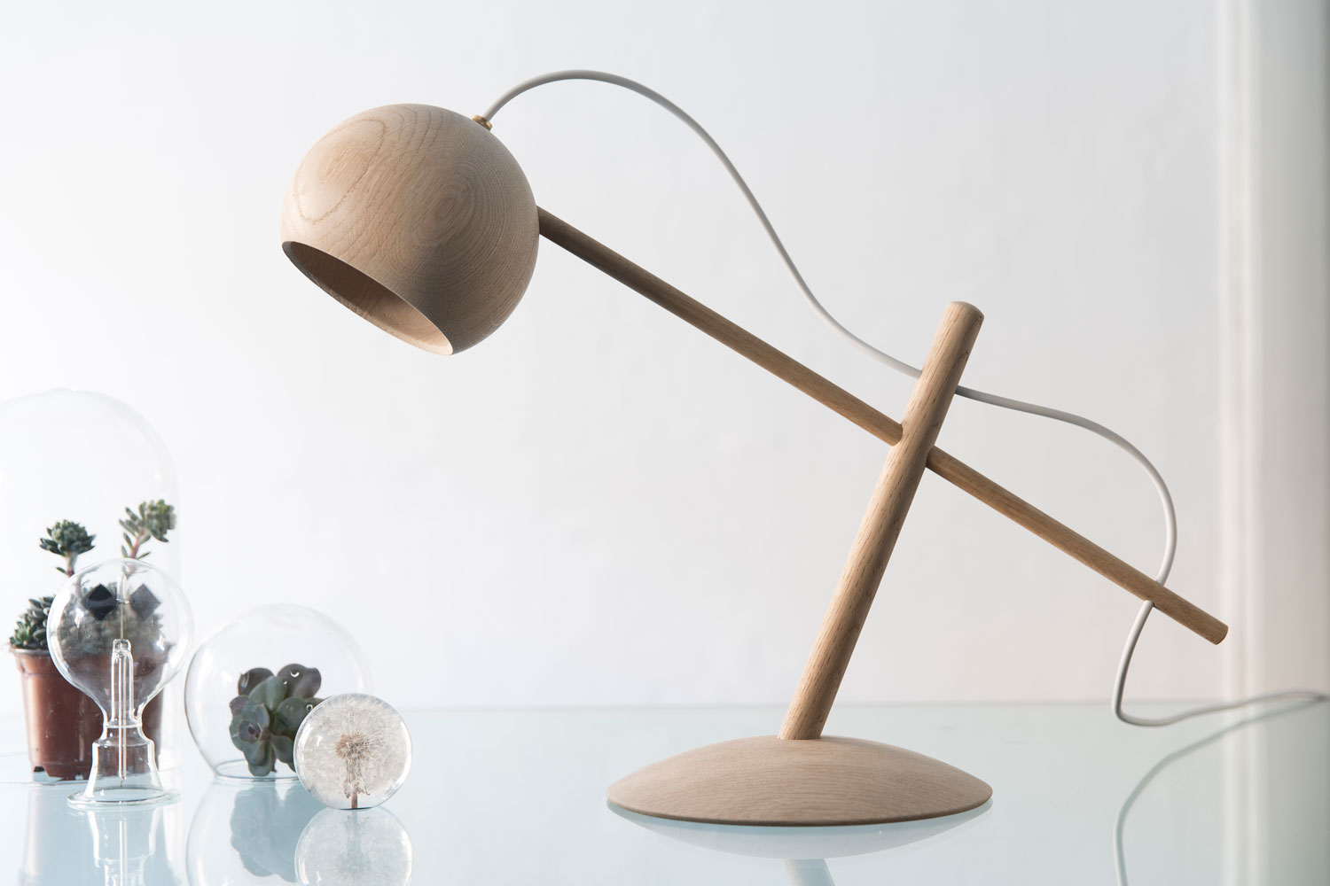 Lune_desk_lamp_02.jpg