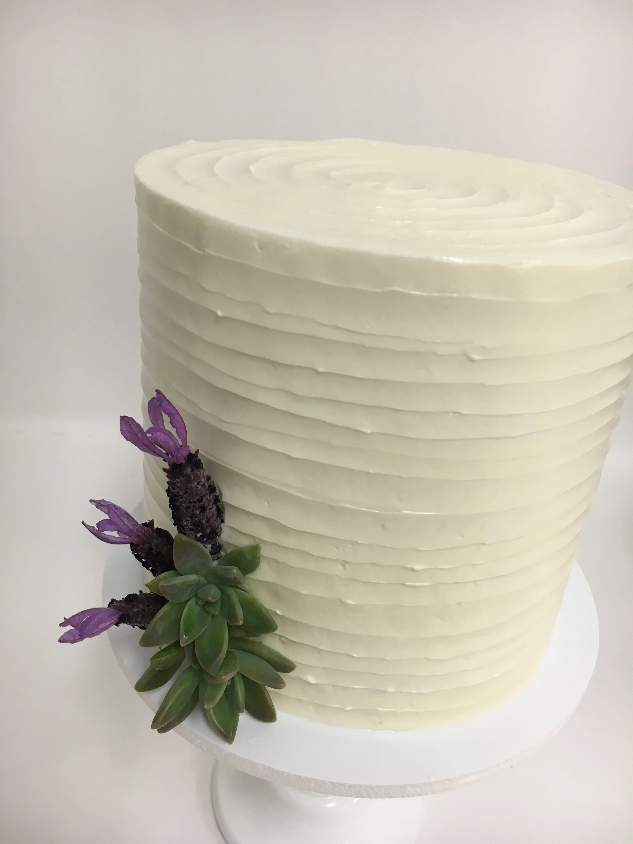 Horizontal lined buttercream