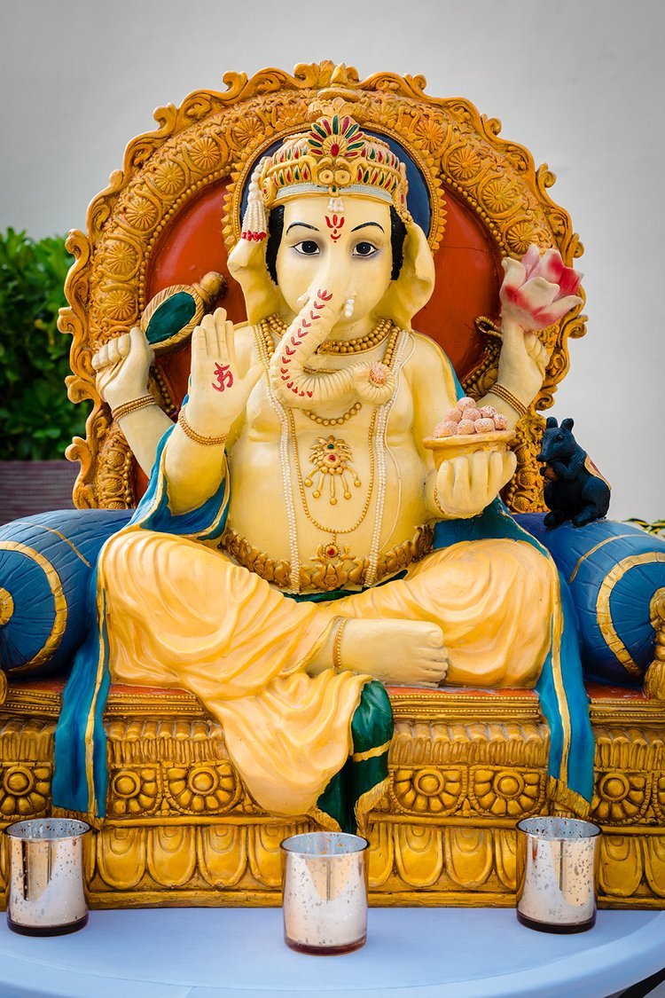 ganesh statue indian wedding blessing.jpg