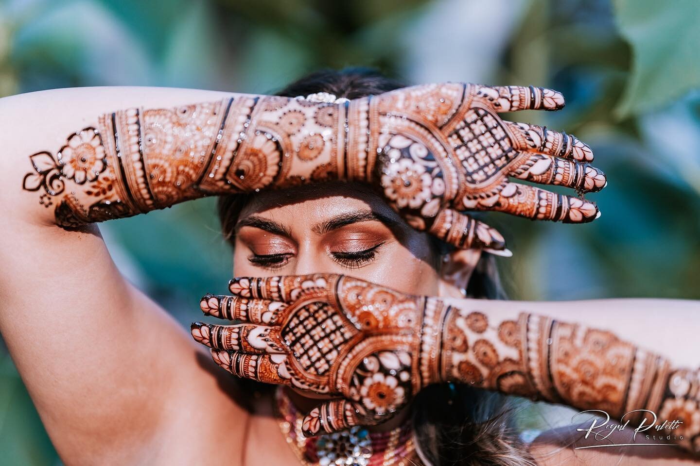 Akshay + Bindi Wedding Series | Mehndi Night 

The start of the wedding celebrations 🎉

.
. 
.
#TumHiHoEvents #THH #indianweddingplanner #indianwedding #indianweddings #desiwedding #desiweddings #southasianweddings #southasianwedding #indianbrides #