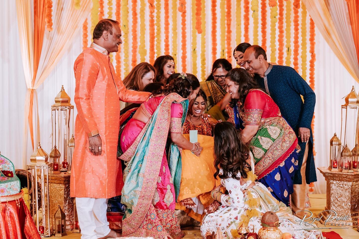 Akshay + Bindi Wedding Series | Vidhi Ceremony

Nobody applies haldi happier than your friends 🌼💛

.
. 
.
#TumHiHoEvents #THH #indianweddingplanner #indianwedding #indianweddings #desiwedding #desiweddings #southasianweddings #southasianwedding #in
