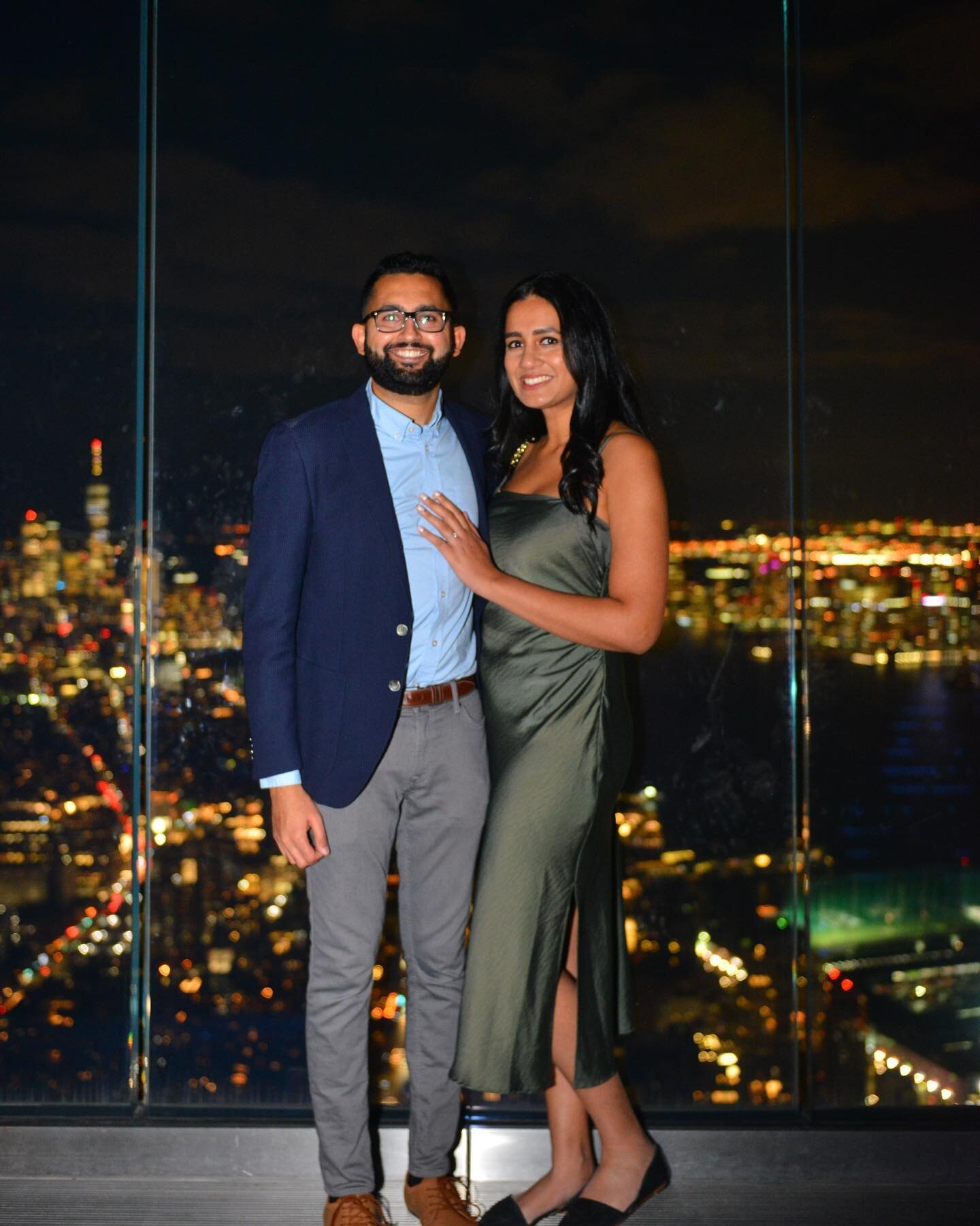 ❗️LOVE STORY ALERT❗️

👰&zwj;♀️ Her Story: 
Dhamin and I met during covid! I had just moved to Jersey City for the beginning of residency in the summer of 2020. Dharmin and I connected over Hinge and he was so kind to plan a date around my busy Inter