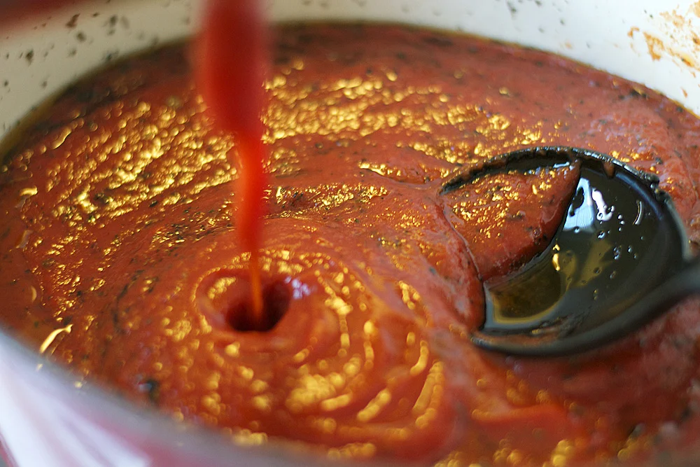 There in goes the sauce!