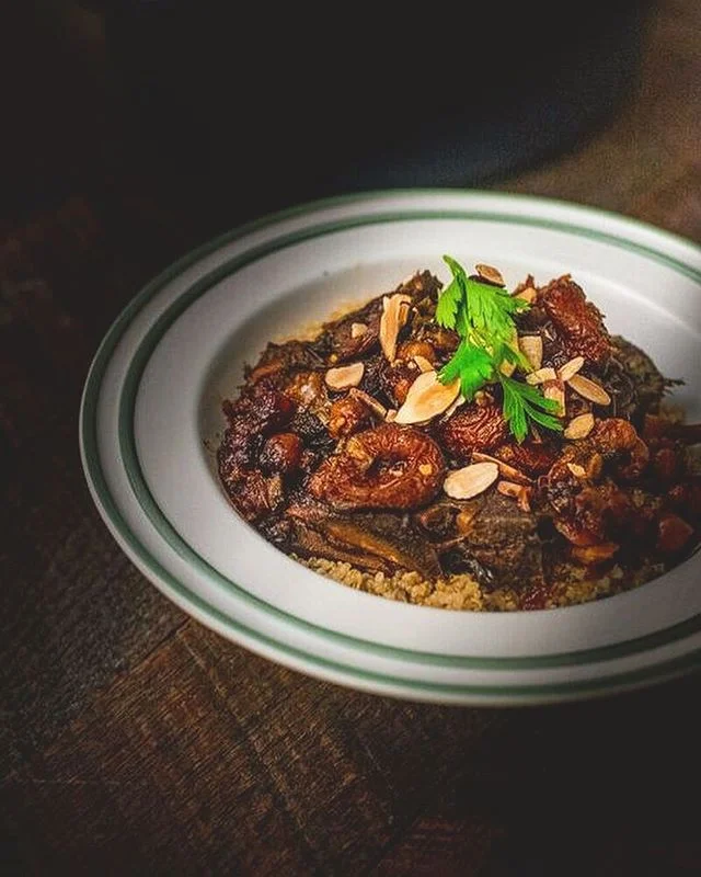 It&rsquo;s a no sun sunday 🤷&zwj;♂️! But momma dada cant wait for lunch for this slow-cooked fall off the bone lamb and chickpea stew with apricots that&rsquo;s going to bring out the sun in our tummies 🌝
Recipe on the blog soon
.
.
.
#family #food