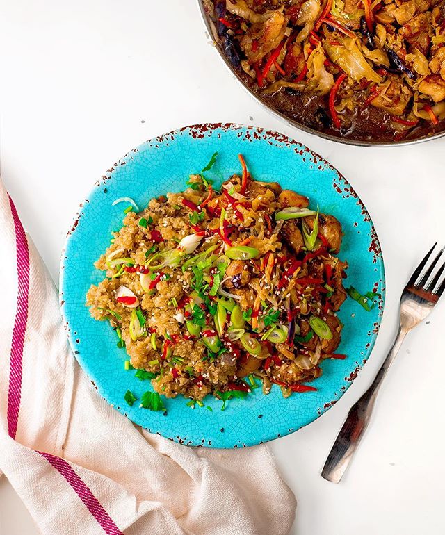 Egg roll bowl (plate?). Recipe in comments below. Sweet and crunchy chicken with ginger garlic quinoa. A version of a recipe I saw on @pinchofyum blog (as I do when I&rsquo;m in a pinch😉!) and all I read was, Fast. Delicious. Dinner. All I did was s