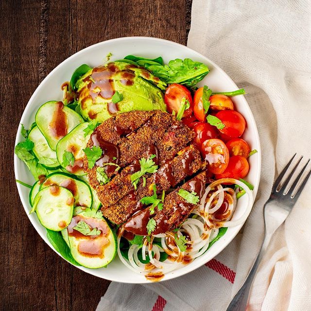 Trader Joe&rsquo;s Quinoa Cowboy veggie burger (crisped up in a pan) with more veggies in a bowl and drizzled with get this... Samosa Chaat sauce! 😲😱😋 Yes! The @swadofficial delhi samosa chaat is a perfect salad vinaigrette. Tangy sweet a bit spic