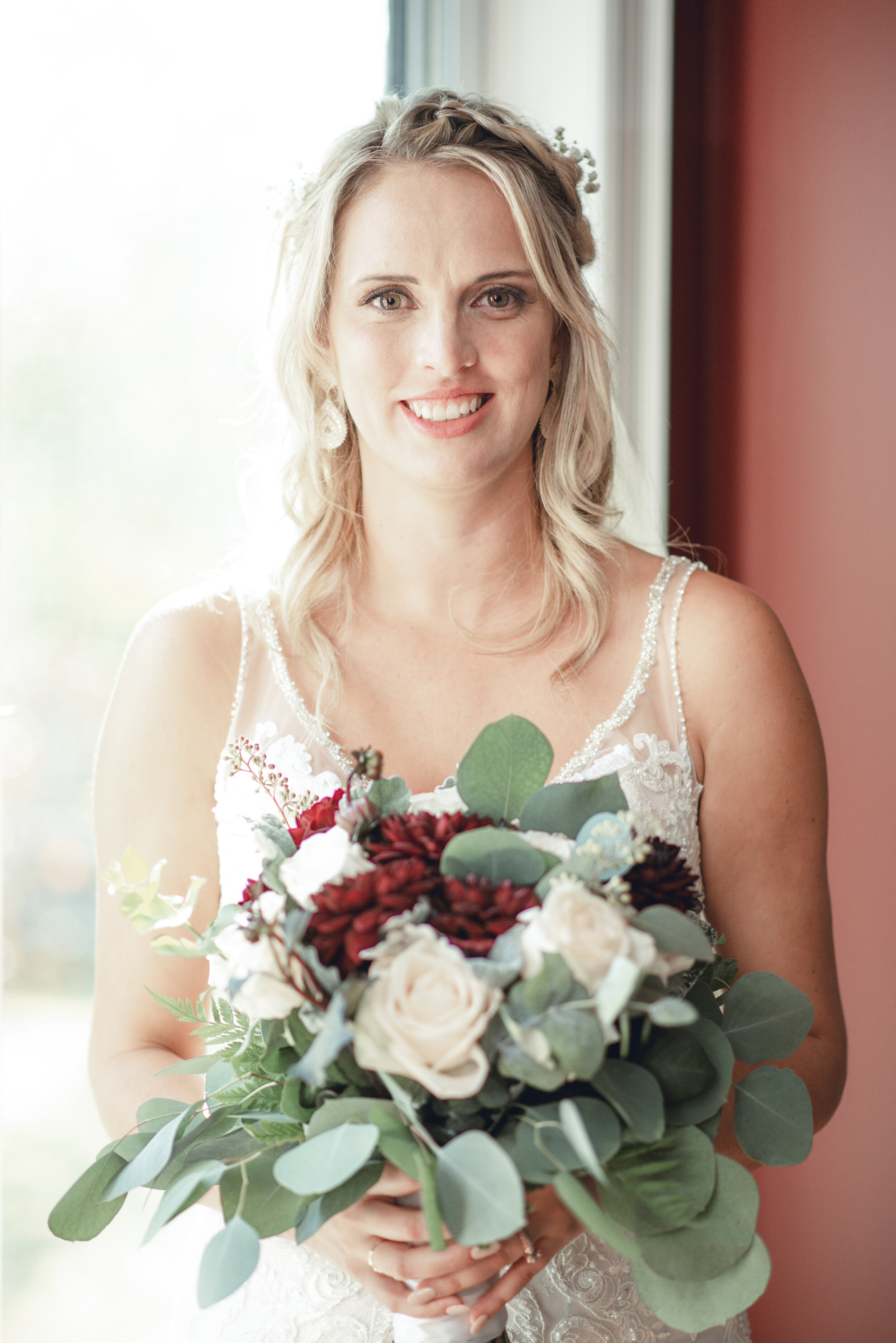 Bride with bouquet - eTangPhotography.com