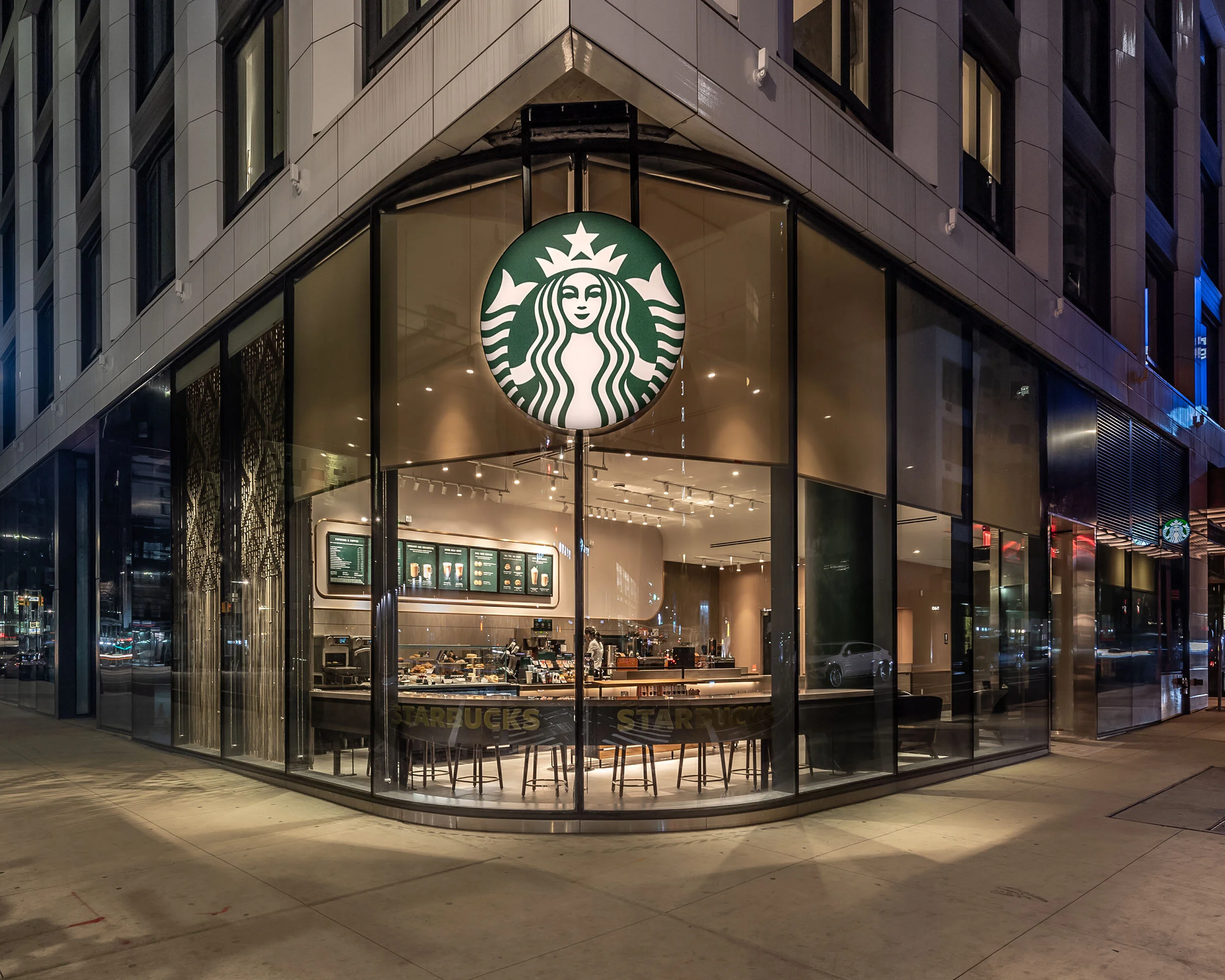 Starbucks_exterior_front.jpg